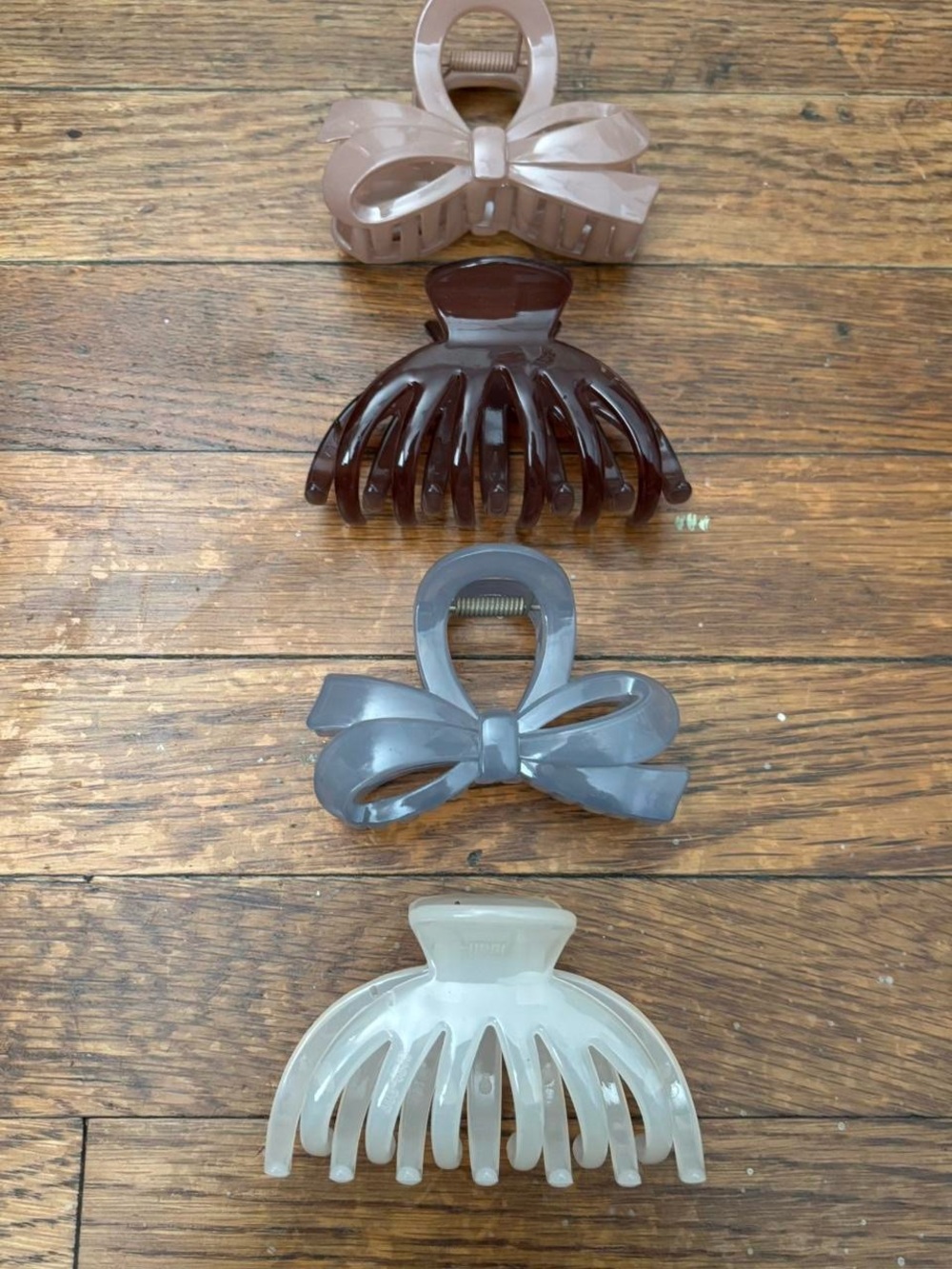 lot of 4 claw clips